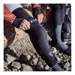 Rev'it Scram Kneeprotector -Moto Gear Verkoop revit scram kneeprotector 2